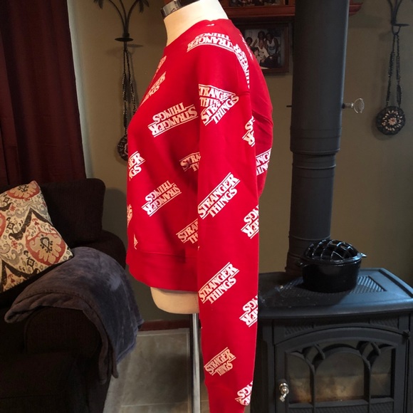 Stranger Things Red Pullover *RARE* - Picture 5 of 6